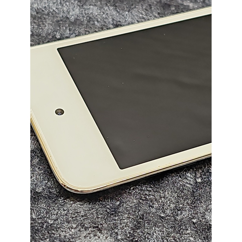Apple iPod Touch 4th Gen WHITE & SILVER | Model A1367 | 8GB | RESET - Picture 8 of 10